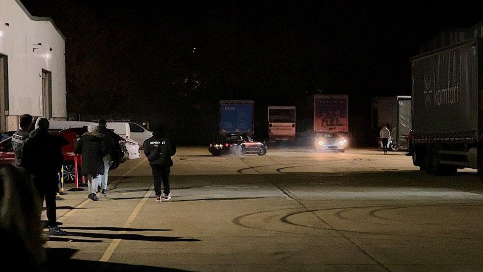 foto de evento esportivo com público torcendo